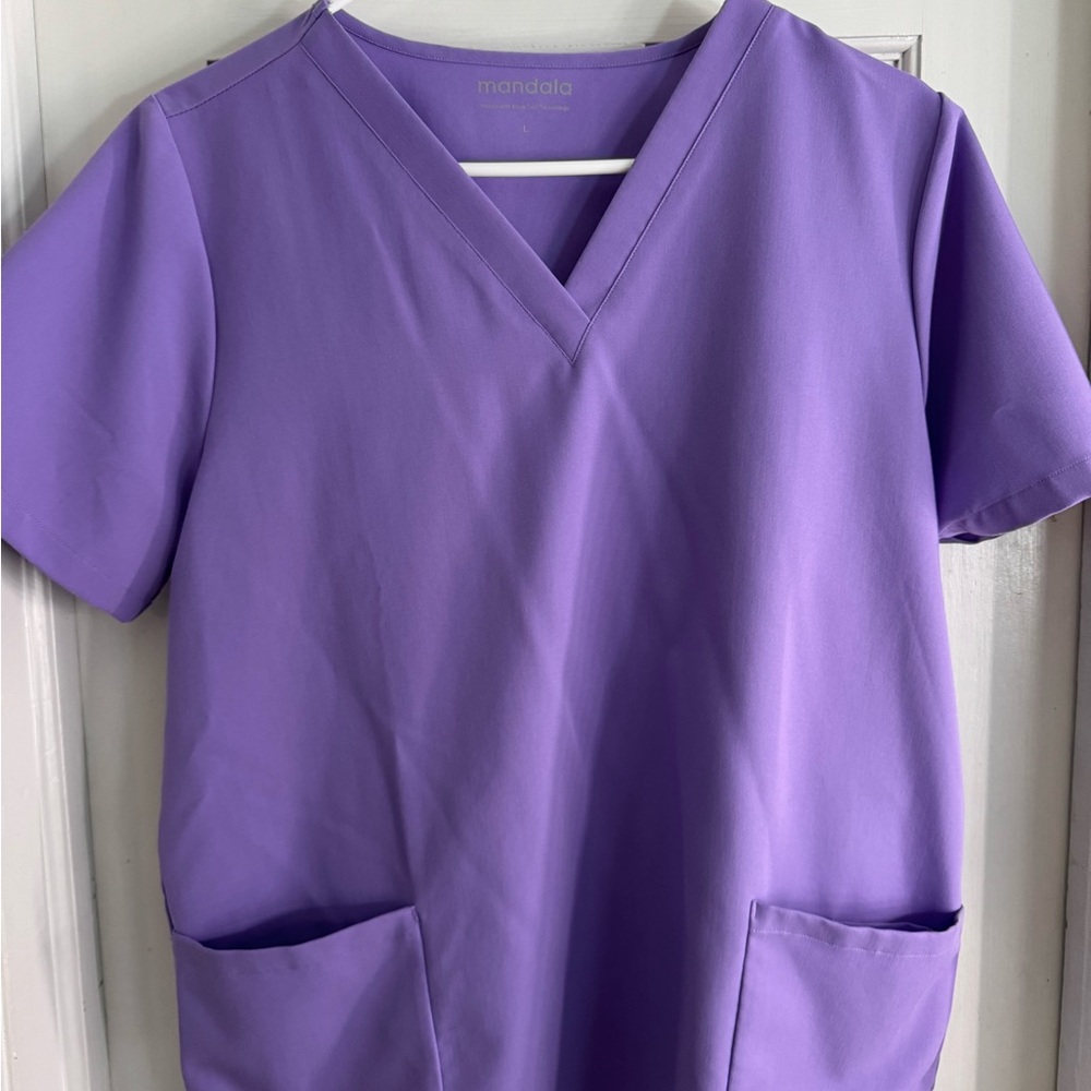 Women's Mandala Lavender 6-Pocket Scrub Top
